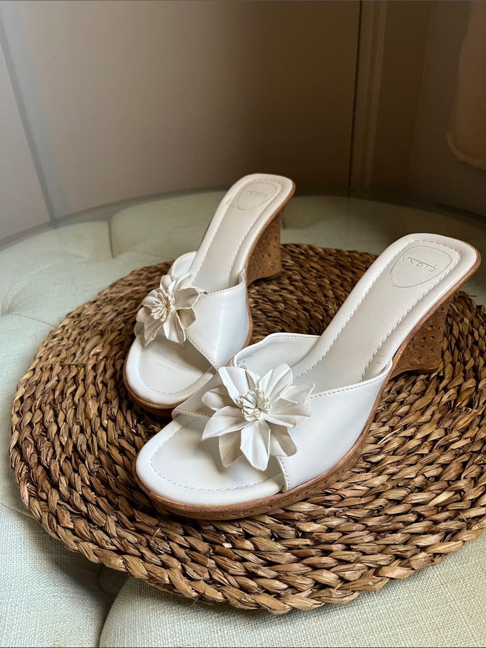 Vintage-Style Fioni White Foral Appliqué Wedge Heel Slides Size 7.5 Like New